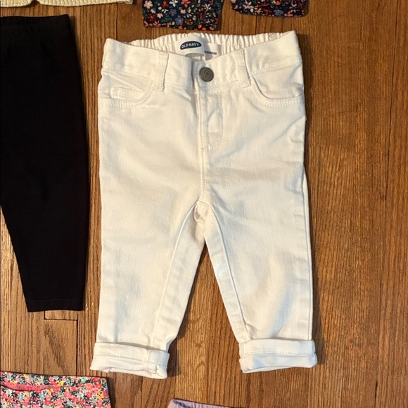 Assorted Baby Clothing Set Size 6-12 Month - Pink, Black, White, Floral - Picture 8 of 16